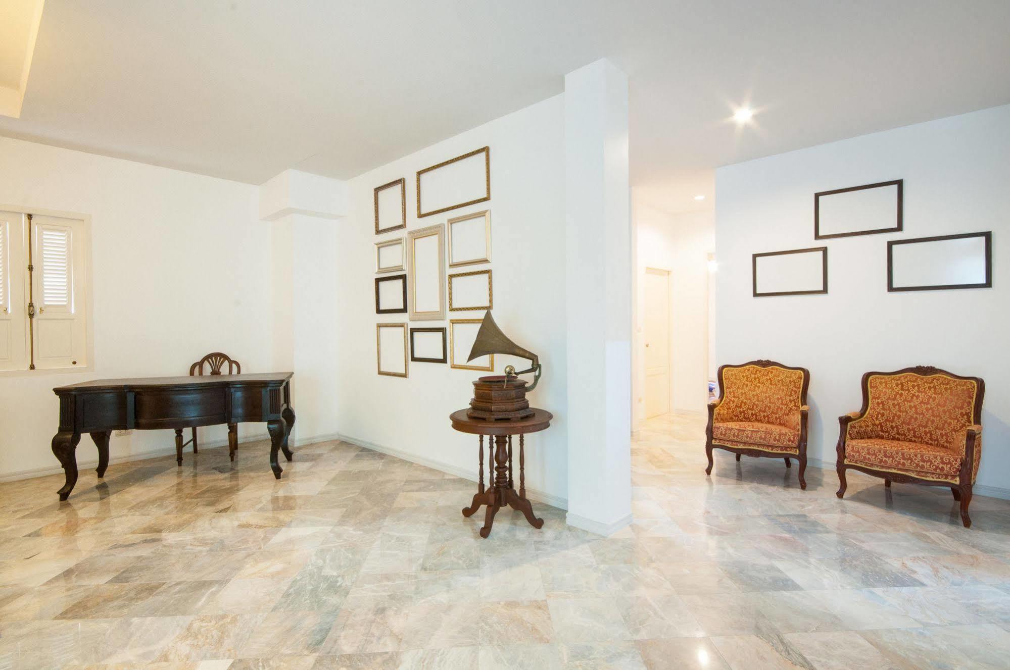 Dharasom' S Colonial House Hotell Bangkok Eksteriør bilde